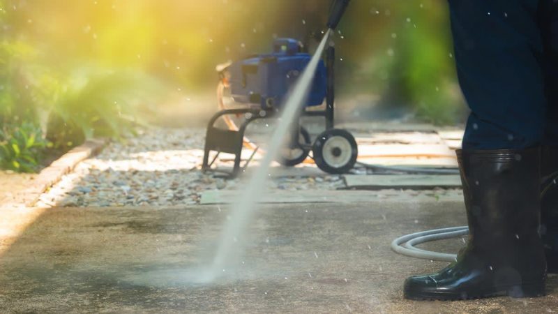 Why It’s Wise To Hire A Pressure Washing Service Instead Of Renting One