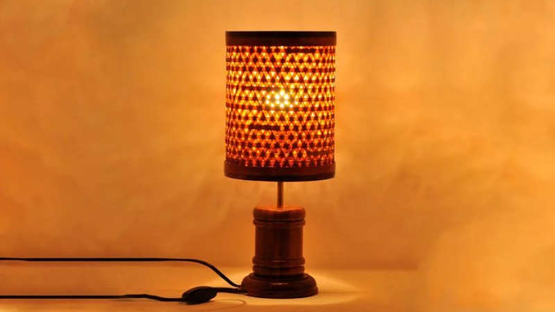 What should be the ideal table lamp?