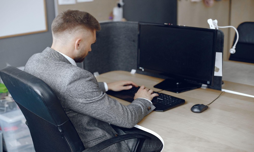 A Guide to Setting Up a Proper Workstation Using Ergonomic Office ...
